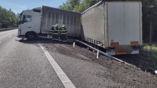 Kamion zablokoval dopravu u Koclířova