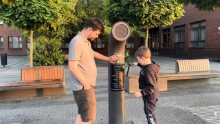 Cestující na pardubickém nádraží si od včerejšího dne mohou zkrátit čas poslechem poesiomatu