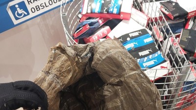 Vyrazil na n&aacute;kupy, ale s peněženkou si hlavu nedělal. Zato si připravil zaj&iacute;mavou vychyt&aacute;vku