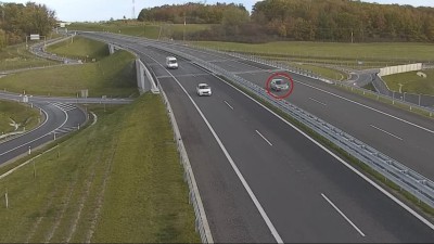 VIDEO: Čirý nerozum - řidička se rozhodla po dálnici pokračovat v protisměru