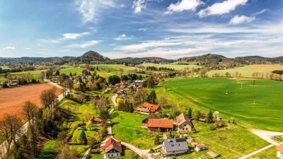 Nov&eacute; prodejny, provozovny po&scaron;ty i traktory. Obce dostanou z&nbsp;kraje miliony na obnovu