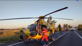 Ráno u Koclířova zastavila dopravu vážná nehoda. Na místě zasahovaly také dva vrtulníky