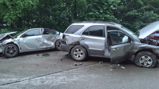 V Čenkovicích zasahoval vrtulník. Po vážné nehodě dvou aut utrpěli čtyři osoby zranění