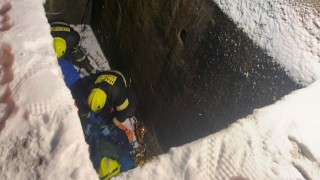 Muž spadl do tři metry hlubokého příkopu u pěchotního srubu, utrpěl zranění. Jeho záchrana byla obtížná