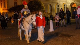 Na náměstí do Svitav přijede Martin na bílém koni a lidé vytvoří světélkujícího hada ve svatomartinském průvodu