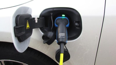 V příspěvkových organizacích kraje budou jezdit vozidla s plug-in hybridním pohonem