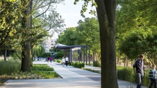 Celostátní úspěchy pro Pardubice: Ocenění získaly Tyršovy sady i parkovací dům u arény