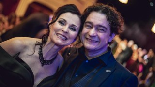 Oceněn&iacute; Ladislav &Scaron;piner a Petra Janečkov&aacute; na Divadeln&iacute;m plese komedie, foto zdroj VČD Pardubice,Jiř&iacute; Sejkora