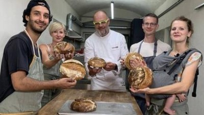 Iniciativa Pečeme chléb z minového pole míří do škol