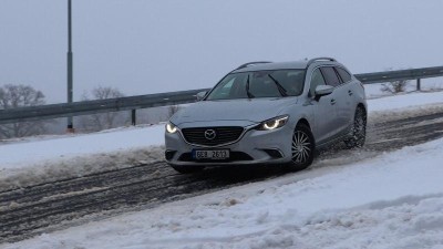 Studenti středn&iacute;ch &scaron;kol v&nbsp;Pardubick&eacute;m kraji mohou absolvovat unik&aacute;tn&iacute; kurz bezpečn&eacute; j&iacute;zdy a z&iacute;skat řidič&aacute;k