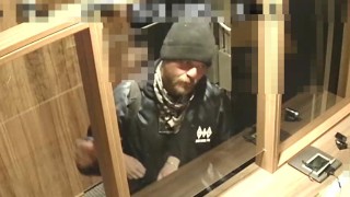 Pardubičtí kriminalisté hledají muže z fotografie