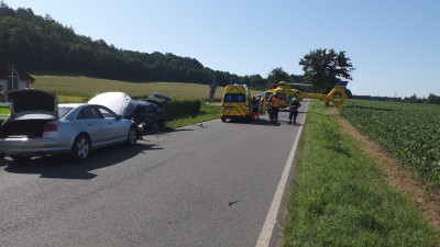Tři střety aut a jedenkrát srážka vozu s autobusem. U dvou nehod zasahoval i vrtulník