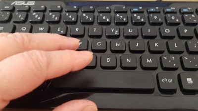 Podvodníci na internetu mají žně. Jen v červenci už policie řeší na tři desítky případů, dostávají důvěřivce na tyto příběhy