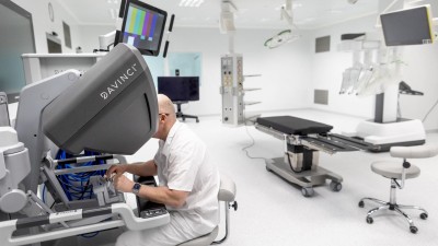Nejmodernější technika v podobě operačního robota posouvá péči v Pardubické nemocnici na světovou úroveň