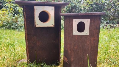 V&iacute;ce ptač&iacute;ch budek v&nbsp;&Uacute;st&iacute; nad Orlic&iacute;. Lid&eacute; si jejich stavebnici mohou zdarma na radnici vyzvednout