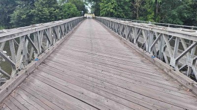 Silničáři hledají cestu, jak opravit chráněný Bailey bridge v Kuněticích