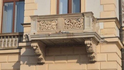 Historick&eacute; balkony na radnici v Pardubic&iacute;ch jsou zpět, v pln&eacute; kr&aacute;se