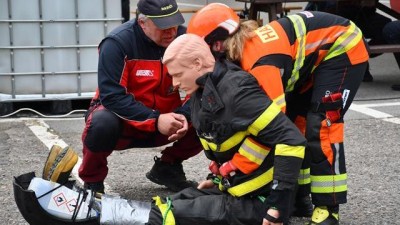 Foto: Hasiči prověřili svoji zdatnost na soutěži v náročných disciplínách TFA na Ohnivé rozhledně na Andrlově Chlumu