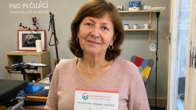 Bere v&aacute;m t&eacute;měř v&scaron;echny s&iacute;ly p&eacute;če o va&scaron;eho bl&iacute;zk&eacute;ho? Obraťte se o pomoc na Centrum pro pečuj&iacute;c&iacute; Pardubick&eacute;ho kraje