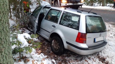 Další den zimy, další řada dopravních nehod, upozorňují hasiči z Pardubicka