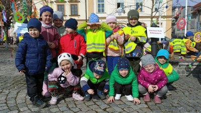 O velikonočn&iacute; v&yacute;zdobu n&aacute;měst&iacute; v Česk&eacute; Třebov&eacute; se postaraly mal&eacute; děti
