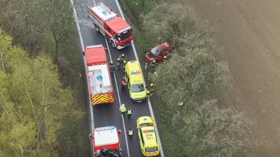 U Květn&eacute; na Svitavsku zasahoval z&aacute;chran&aacute;řsk&yacute; vrtuln&iacute;k. Hasiči m&iacute;sto nehody zdokumentovali dronem