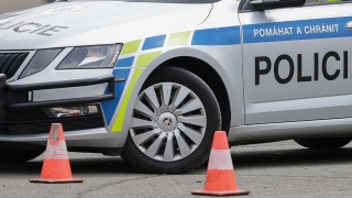 Nehoda dvou aut u Otradova uzavřela komunikaci