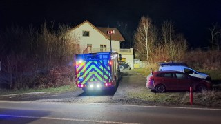 Ve Vraclavi vypukl požár uvnitř domu, kde byli čtyři lidé a zvířata