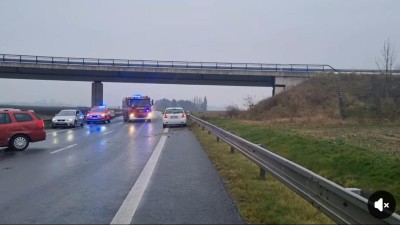 Řidiči pozor, nehoda komplikuje dopravu mezi Pardubicemi a Chrudimí