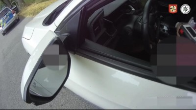 VIDEO: Policista měl s opilým řidičem opravdu trpělivost