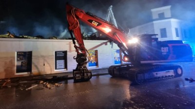 Na náročnou likvidaci požáru střechy objektu v Hlinsku bylo vysláno osm jednotek hasičů a těžká technika