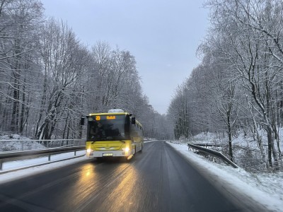 Nepříznivá předpověď počasí na dnešek: Ledovka a sněžení komplikují dopravu i energetiku