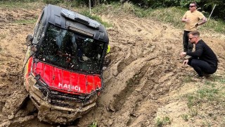 Hasiči zkoušeli v náročném terénu čtyřkolky Polaris. Získaly i cenné rady od účastníka Rallye Dakar Michala Valtra