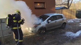 Chyba na elektroinstalaci a vůz se ocitl v plamenech