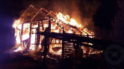 Plameny spolykaly chatu, škoda je půl milionu korun