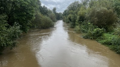 Chrudimka si razí cestu i mimo své koryto, Foto: redakce 