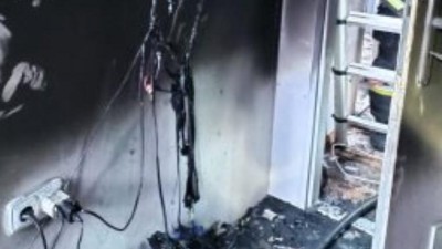 Požár rodinného domu způsobilo zřejmě dobíjení elektronické cigarety
