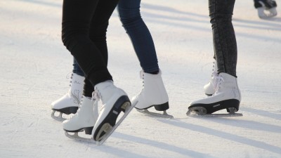 Na dostihov&eacute;m z&aacute;vodi&scaron;ti začalo veřejn&eacute; bruslen&iacute;