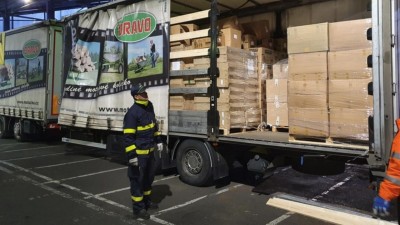 Kolona tří kamionů z Pardubického kraje míří na Ukrajinu