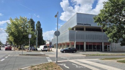 V minulosti zde došlo k řadě nehod i vážných úrazů, i kvůli tomu byla zahájena oprava křižovatky na Sukově třídě