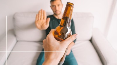 Léto patří také zvýšenému pití alkoholu. Jak poznáte, že vám zasahuje do života už příliš?