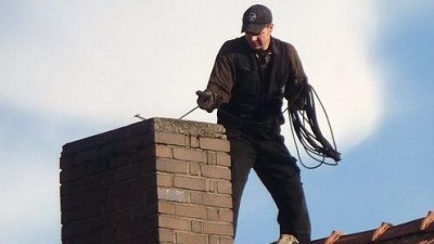 Topná sezóna ještě oficiálně nezačala a hasiči už evidují v souvislosti s ní dva velké požáry