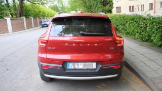 Ve Svitavách někdo poškodil svým vozem auto značky Volvo, policie hledá viníka či svědky