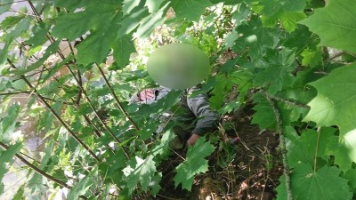 Všímavost zřejmě zachránila lidský život. Nejdříve muž ležel u lavičky a pak zmizel. V blízkosti byl svah k řece