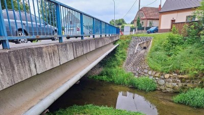 V Podlažicích začala rekonstrukce mostu. Práce potrvají čtyři měsíce