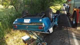Auto skočilo v Seči v příkopu a na střeše, čtyři cestující utrpěli zranění