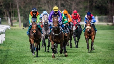 Na pardubickou dostihovou dr&aacute;hu koně letos poprv&eacute; vystartuj&iacute; v&nbsp;sobotu 18. dubna